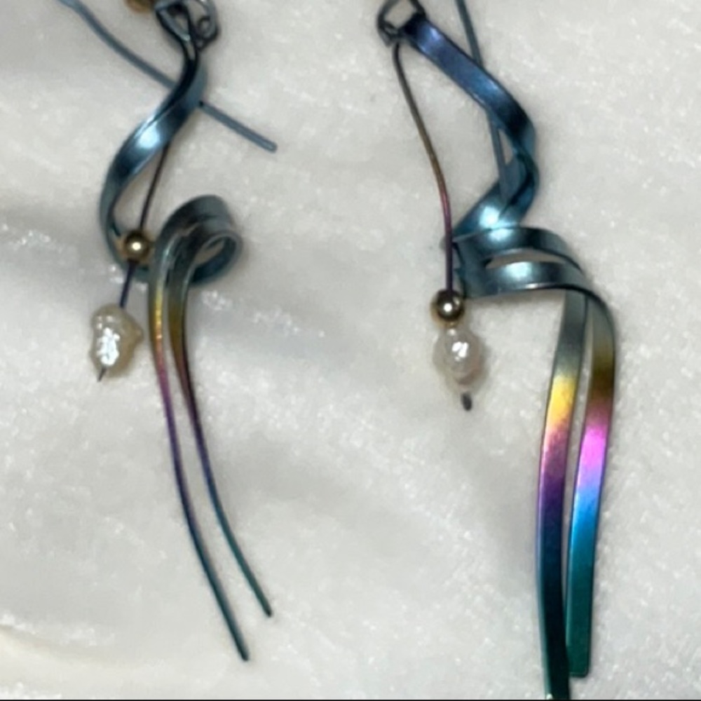 Unsigned Lightweight Multi Colored Metal Wire Ear… - image 6